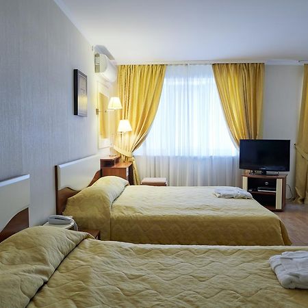 Hotel Nadezhda Днепър Екстериор снимка