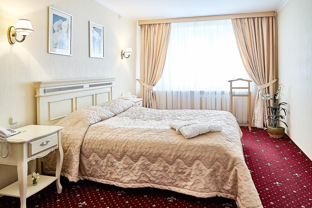 Hotel Nadezhda Днепър Екстериор снимка