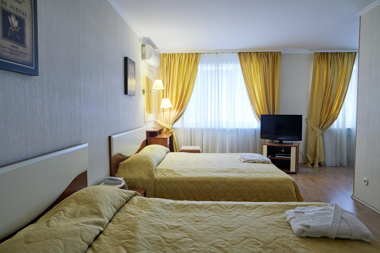 Hotel Nadezhda Днепър Екстериор снимка